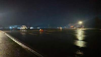メイン駐車場の夜間の様子
