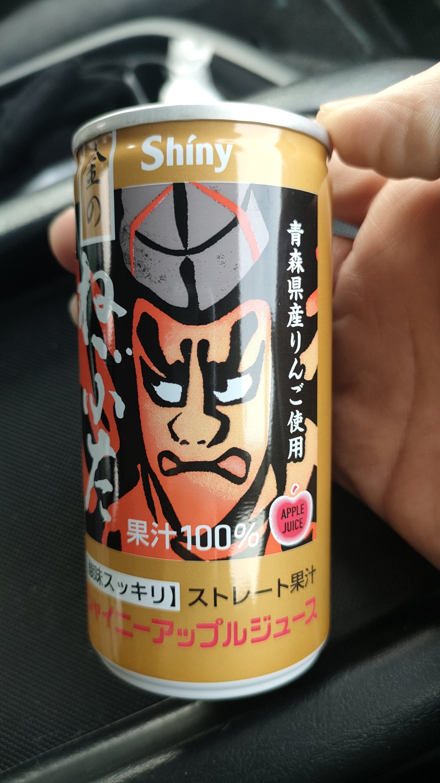 青森といえばりんごなのでリンゴジュースも買いました。（税込み146円）