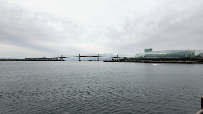 道の駅の裏はすぐ海。小名浜港を望むことができます。