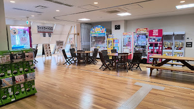 1Fフードコート・ゲームコーナーエリア