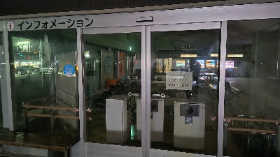 建物内に燃えるゴミ用のゴミ箱らしきものが見えましたが、詳細は不明。