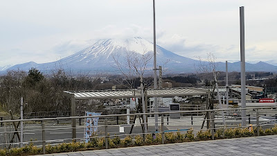 県道側に見える岩手山。遊歩道があるので、県道側にあるドラッグストアやコンビニにも頑張れば歩いて行けるかもしれません。