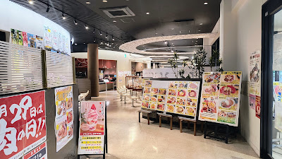 お食事処 しもん亭とパン屋さん（BAKERYしもんぱん）。イートインコーナーは1人でも座りやすいような仕切りがあって使いやすそうでした。