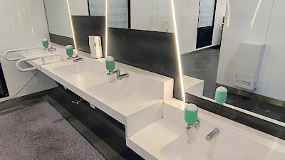 男子トイレ洗面台。かなりキレイな印象です。5月訪問時にお湯は出ませんでしたが、冬季はお湯が出る可能性もあります。