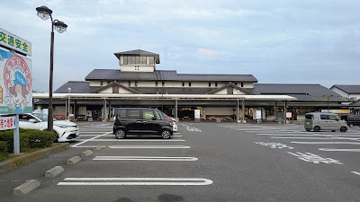 道の駅の建物の3階部分は展望台になっており、天気が良いと筑波山が一望できるそうです。