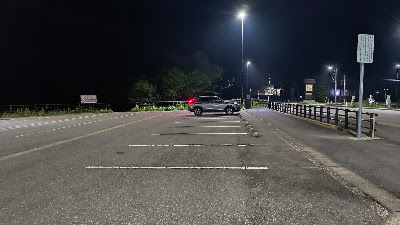 夜間の第2駐車場。国道を挟むため道の駅から少し遠くなりますが、運が良ければ駐車場を独り占めできます。