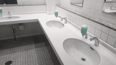 男子トイレ洗面台