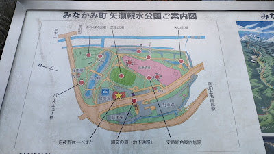矢瀬親水公園 施設案内図。大型車エリアは西側（図だと下側）に2か所ある普通車エリアの中央付近にあります。