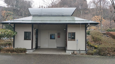 月夜野はーべすとの奥、矢瀬親水公園側にあるトイレ