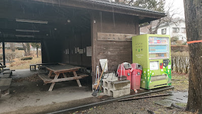 月夜野はーべすとバーベキュー棟。夏はホタルにバーベキューで混雑する可能性もあります