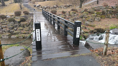 公園内にある「ほたるはし」。6月中旬から7月中旬にかけてホタルを見ることができるそうです