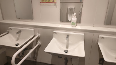 男子トイレ洗面台
