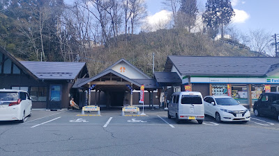 トイレ棟外観