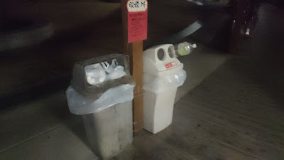 燃えるゴミ用のゴミ箱あり