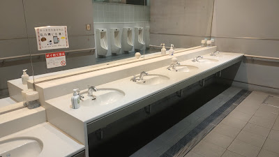 男子トイレ洗面台