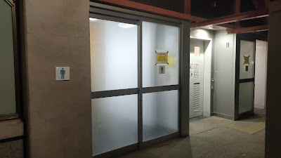 24hトイレ入り口