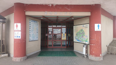 写真では見えませんがトイレ入り口横にゴミ箱があります。