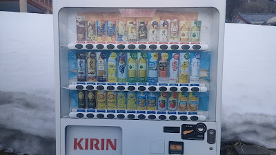 第1駐車場にある自動販売機。韓国ではなく普通に日本のメーカーです。