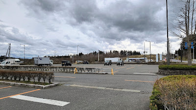 ローソン側の普通車エリア。道の駅の建物からは遠いので空いています。