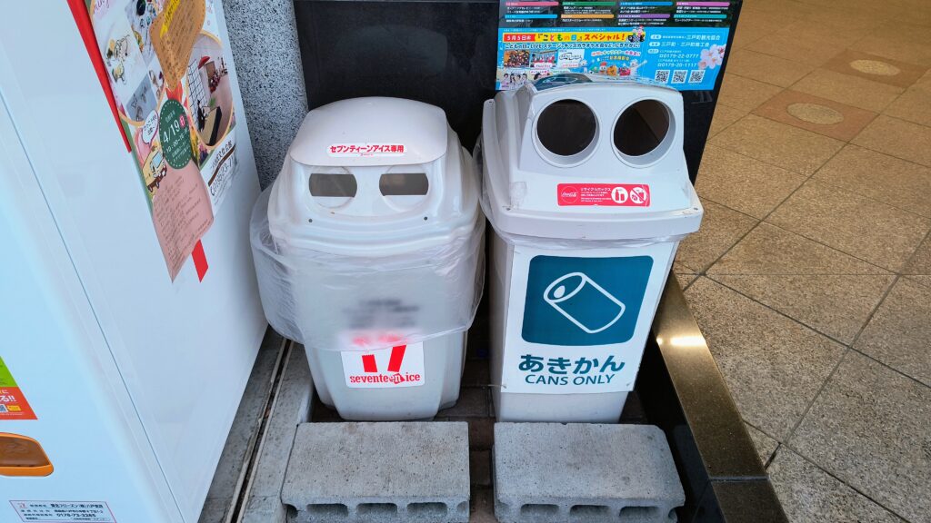 缶とアイス用のゴミ箱