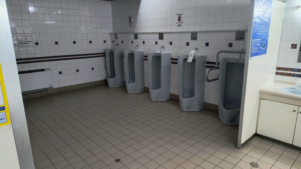 男子トイレ小便器