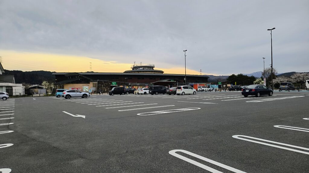 第1駐車場（建物の表側）の様子