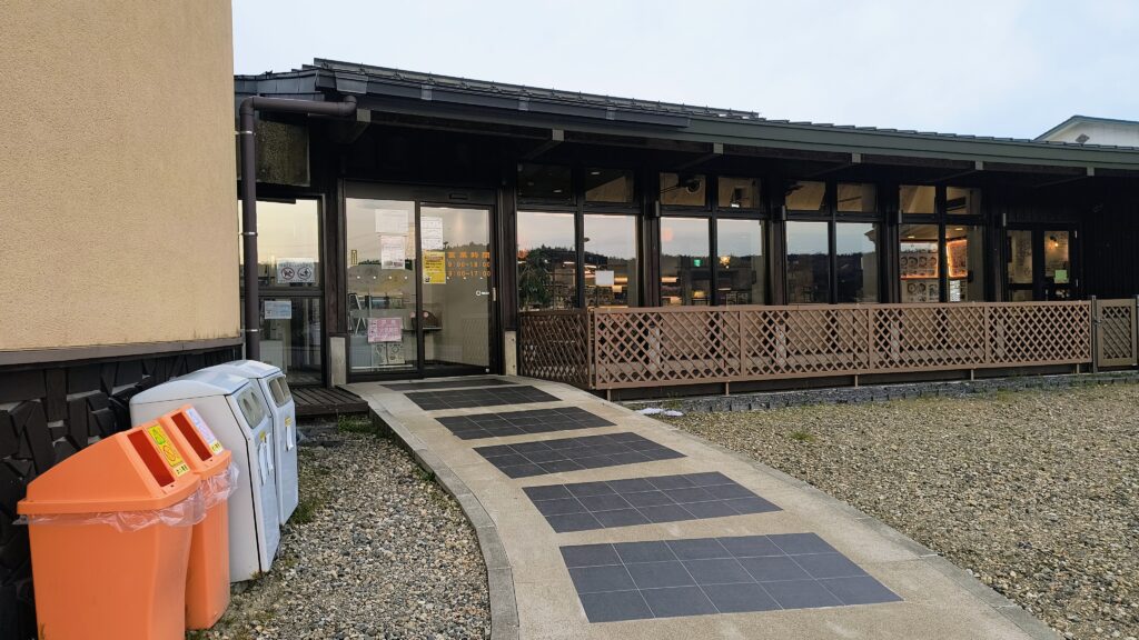 第2駐車場側にもゴミ箱あり