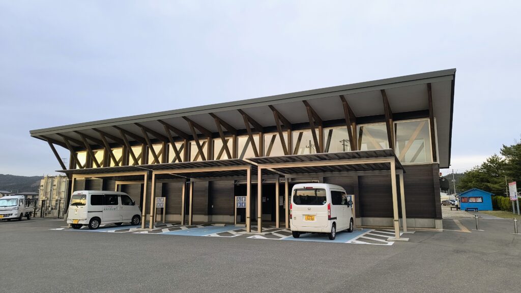 第2駐車場側（正確には建物横）にあるトイレ棟外観。
