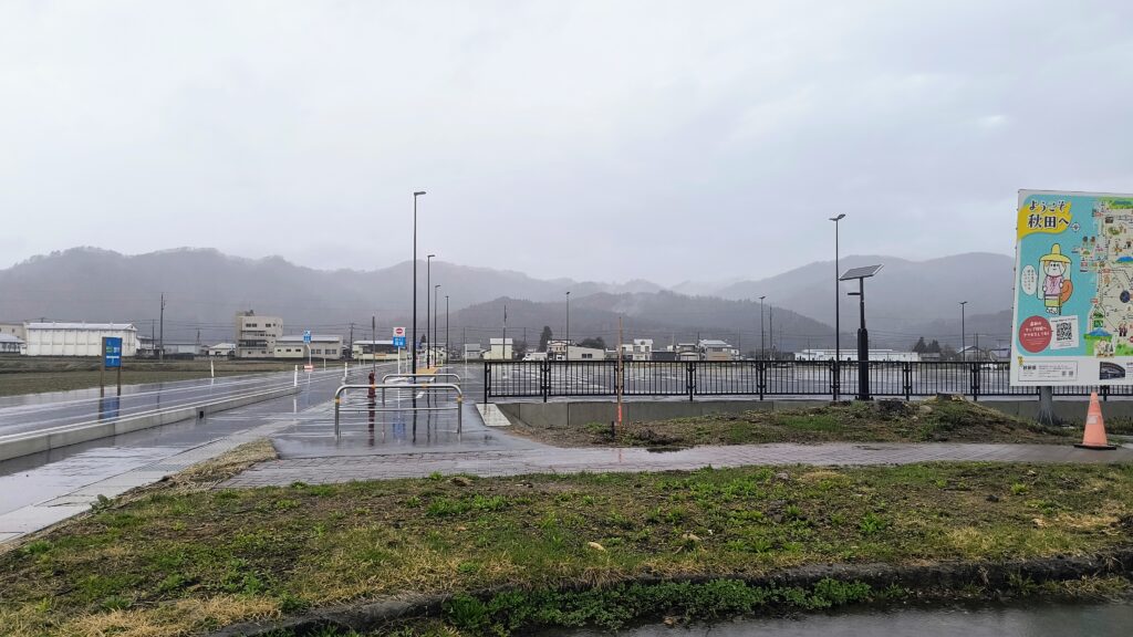 裏に広めの駐車場あり。案内がなかったので、最初は停めていいのかわかりませんでした。