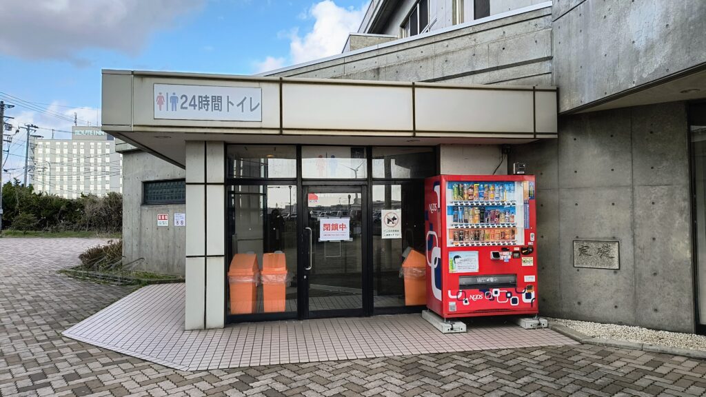 24時間トイレ入り口