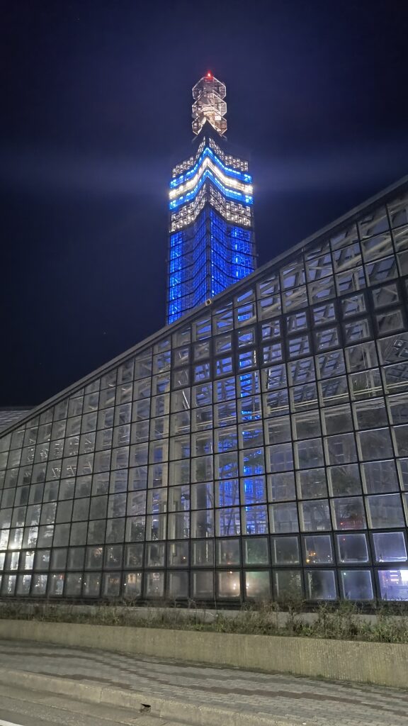 ライトアップされたポートタワーセリオン