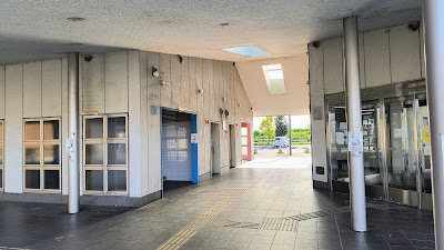 トイレ棟は情報館に隣接。24時間利用可能。