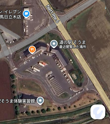 道の駅そうまの衛星写真（Googleマップより）。L字の建物に沿って普通車の駐車スペースがあります。大型車を囲むような配置なのでアイドリング音に注意。