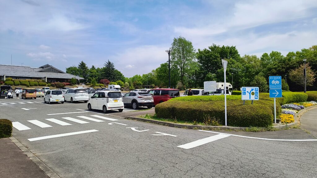 ここも入り口に近い駐車エリア。温泉施設正面にあります。