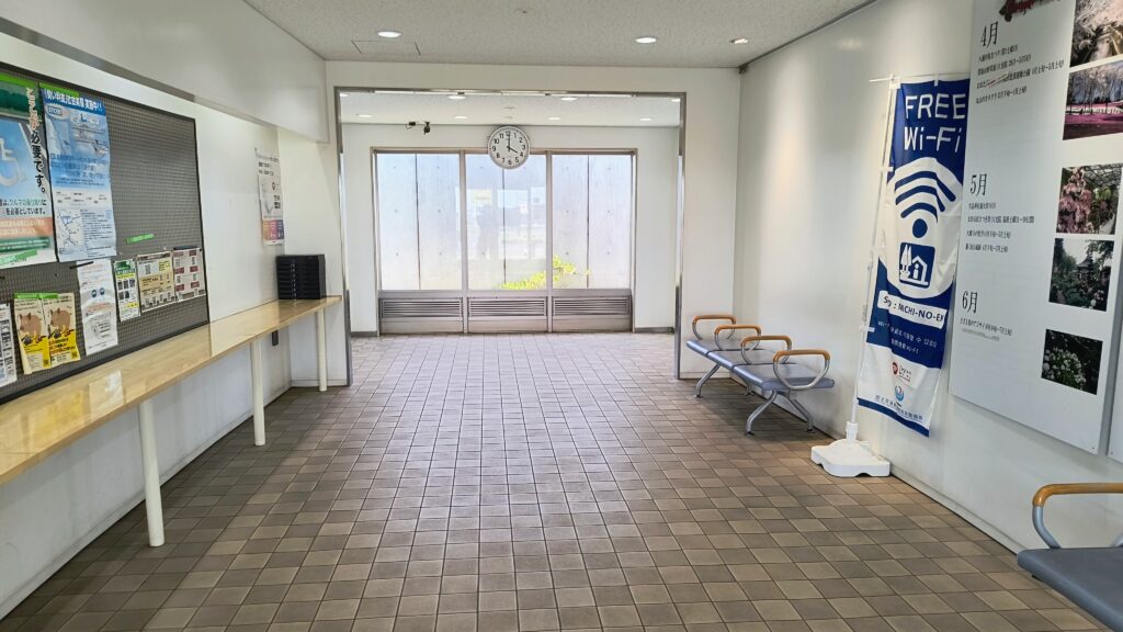 トイレ前の休憩スペース