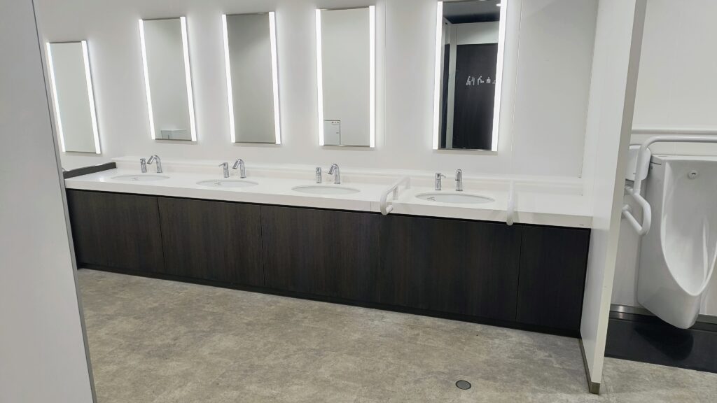 男子トイレ洗面台