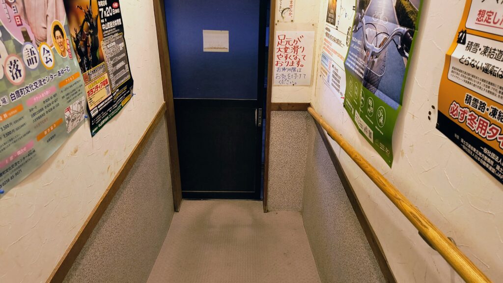 7月立ち寄り時のトイレ前通路。
