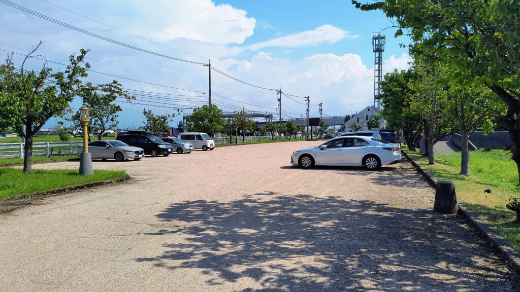 まるごと射水博物館駐車場。夜間も閉鎖なし。