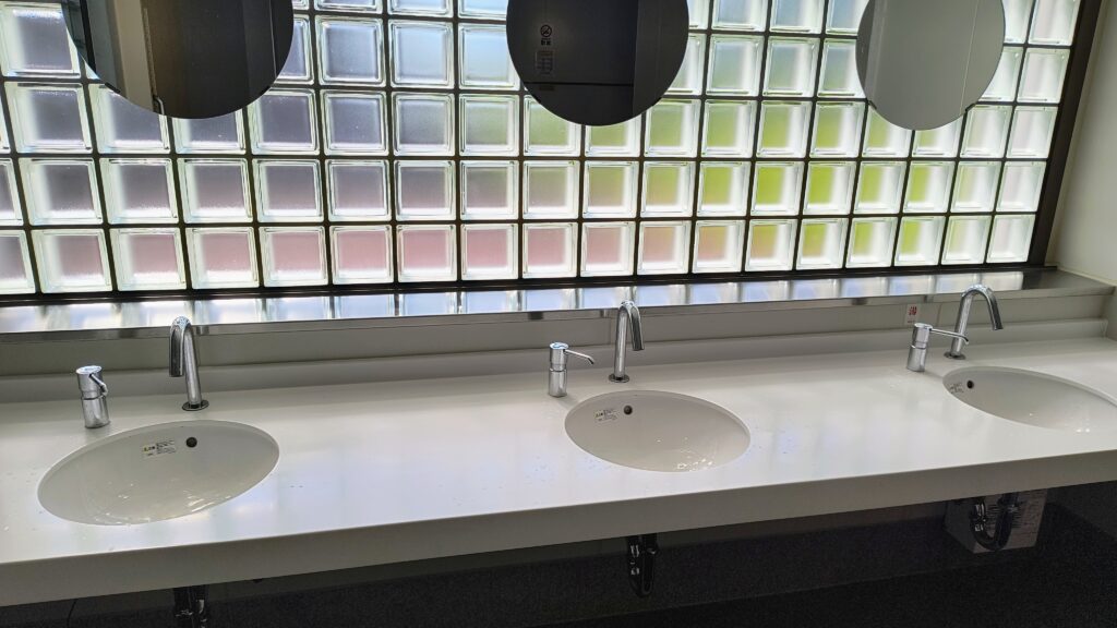 物産館のトイレ洗面台