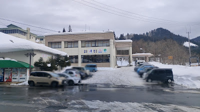 敷地内に温泉・宿泊施設（レストラン、売店あり）