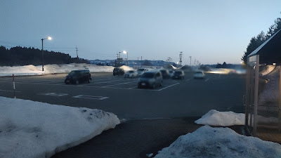 道の駅 かみおか 日曜夕方(営業時間終了間際)の駐車場の様子