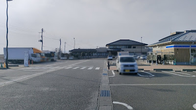 大型車エリアはコンビニの横にあります