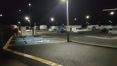 静かさはないですが立地が良く、敷地内にコンビニもあり利便性は高いです