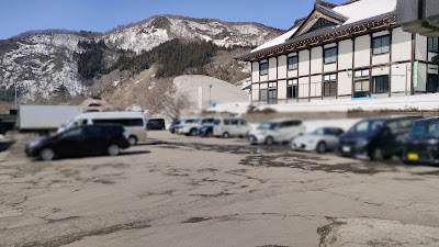 文化創造館側の駐車場。人は見かけなかったが駐車場には多くの車が停まっていた