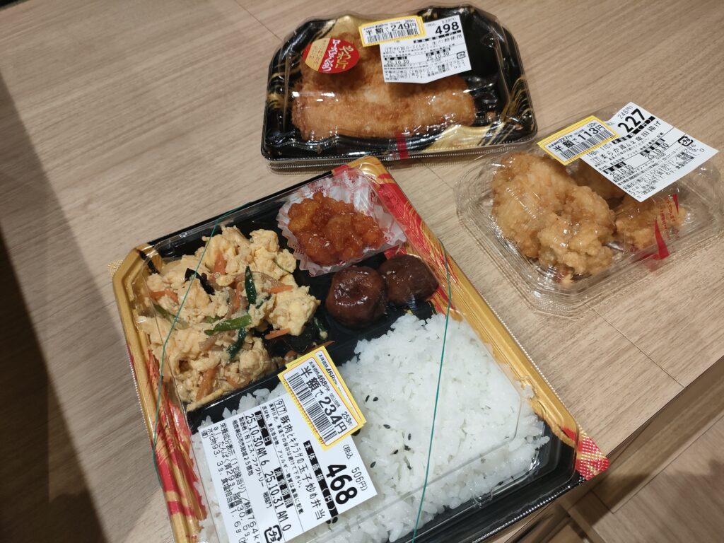 リオン・ドール黒羽店で購入した半額惣菜の数々。