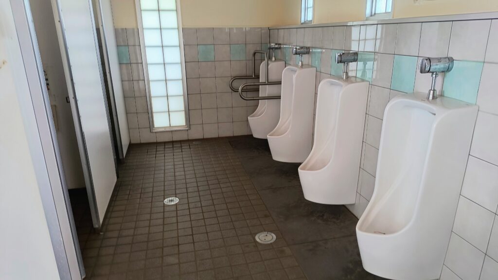 男子トイレ小便器