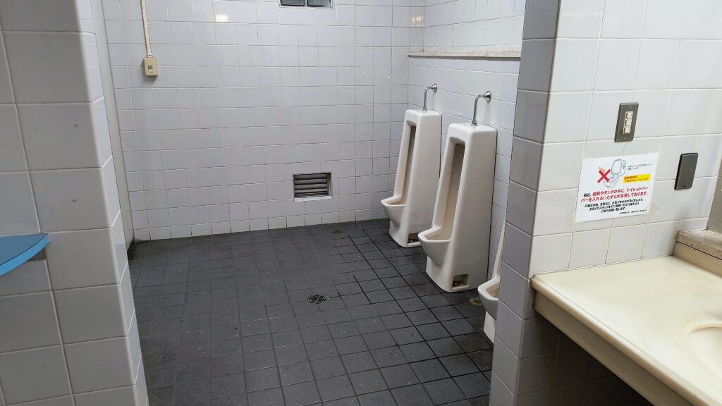 男子トイレ小便器