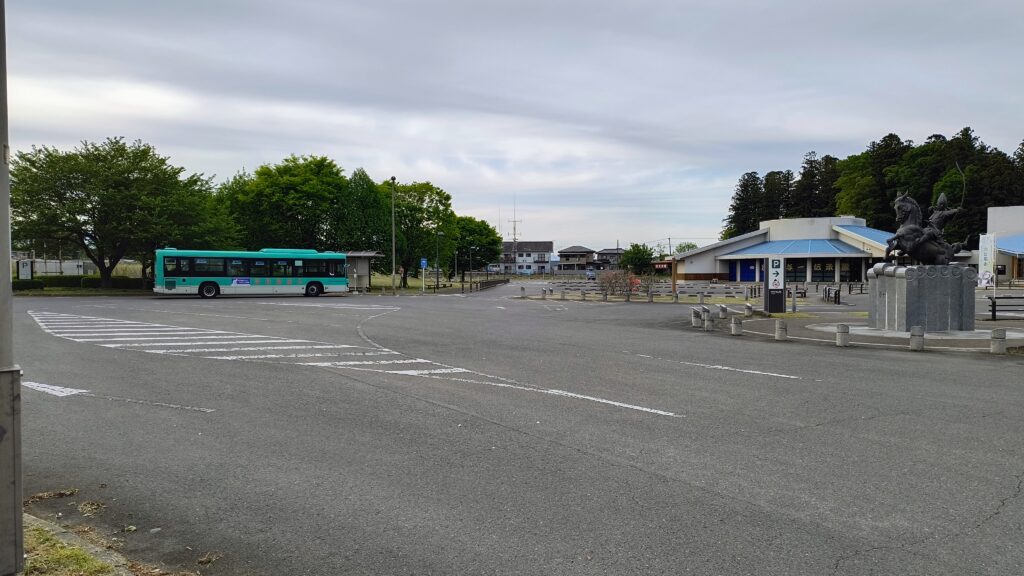 与一伝承館側にあるバス乗り場