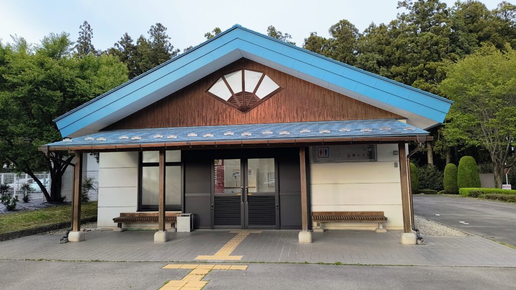 トイレ棟外観