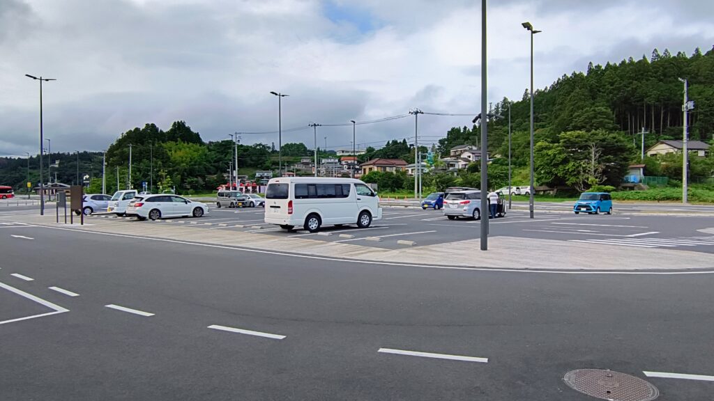 朝の駅側駐車場の様子